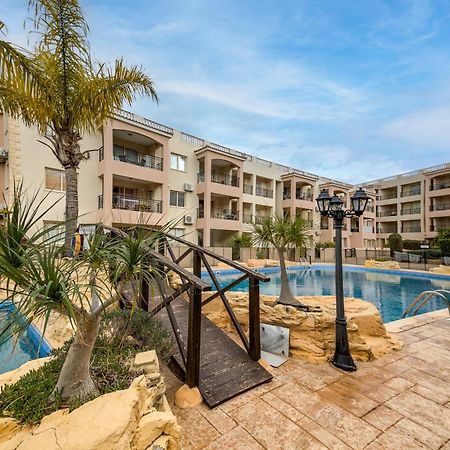 Sunny View - A Stunning Apartment With Private Rooftop Paphos Kültér fotó