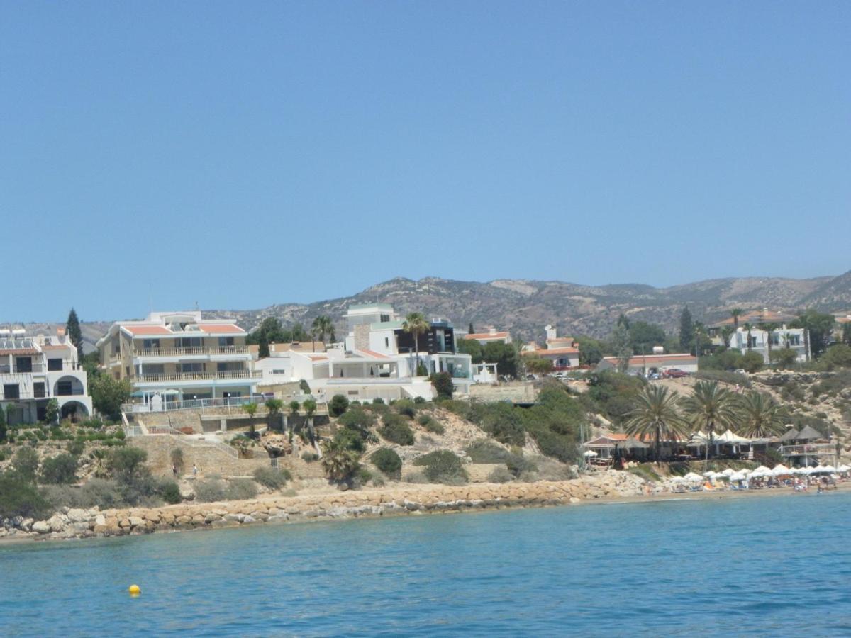 Sunny View - A Stunning Apartment With Private Rooftop Paphos Kültér fotó