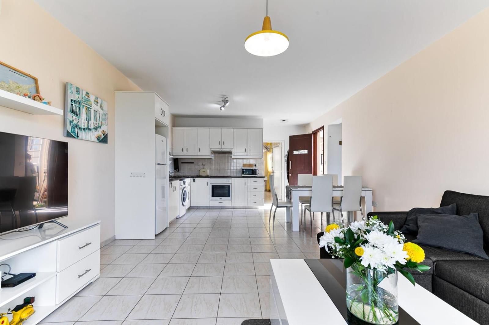 Sunny View - A Stunning Apartment With Private Rooftop Paphos Kültér fotó