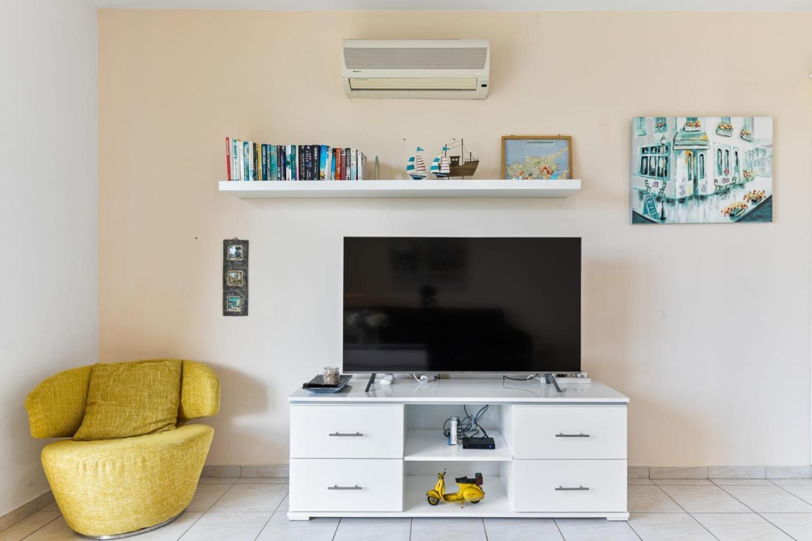 Sunny View - A Stunning Apartment With Private Rooftop Paphos Kültér fotó