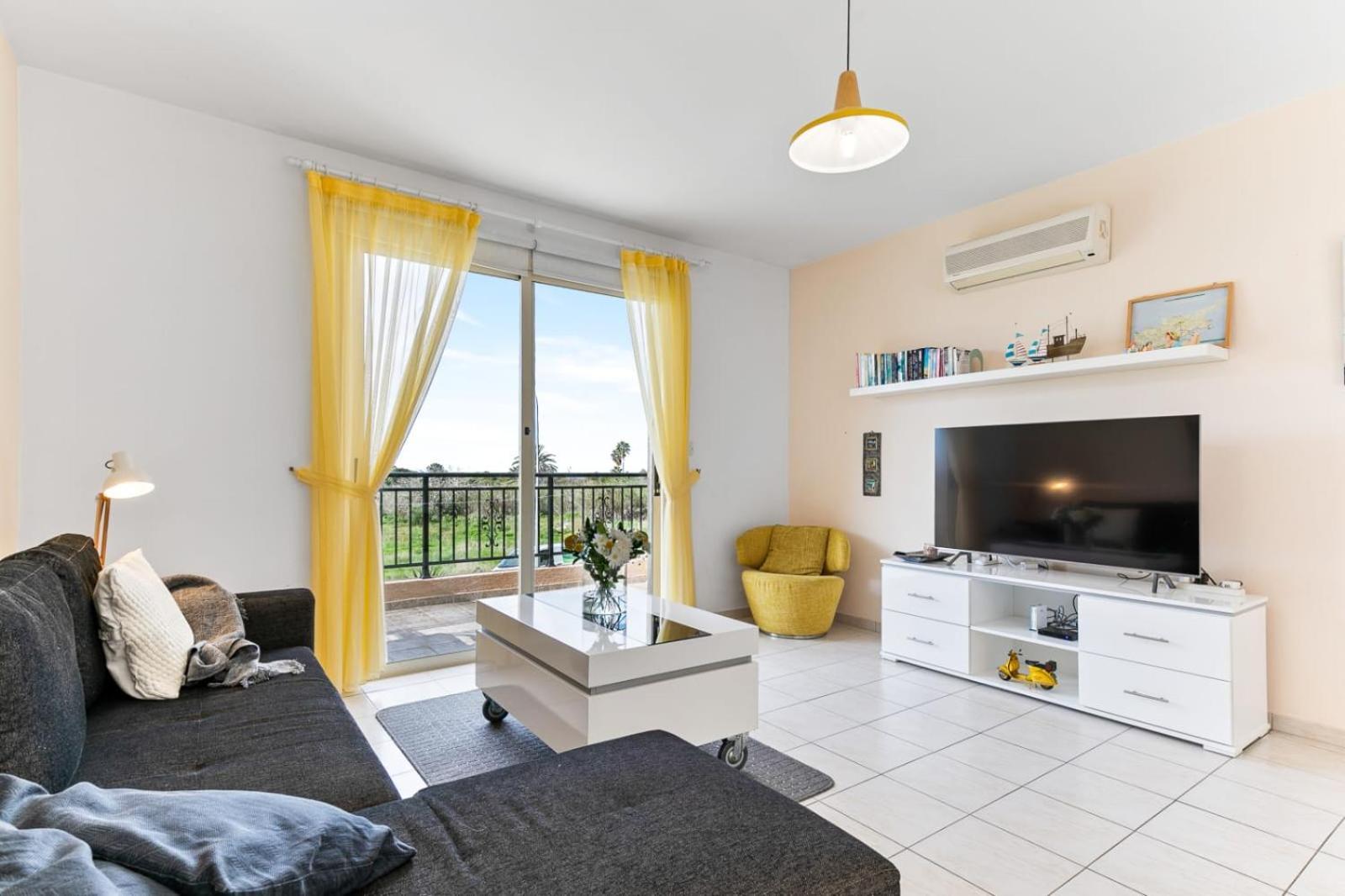 Sunny View - A Stunning Apartment With Private Rooftop Paphos Kültér fotó