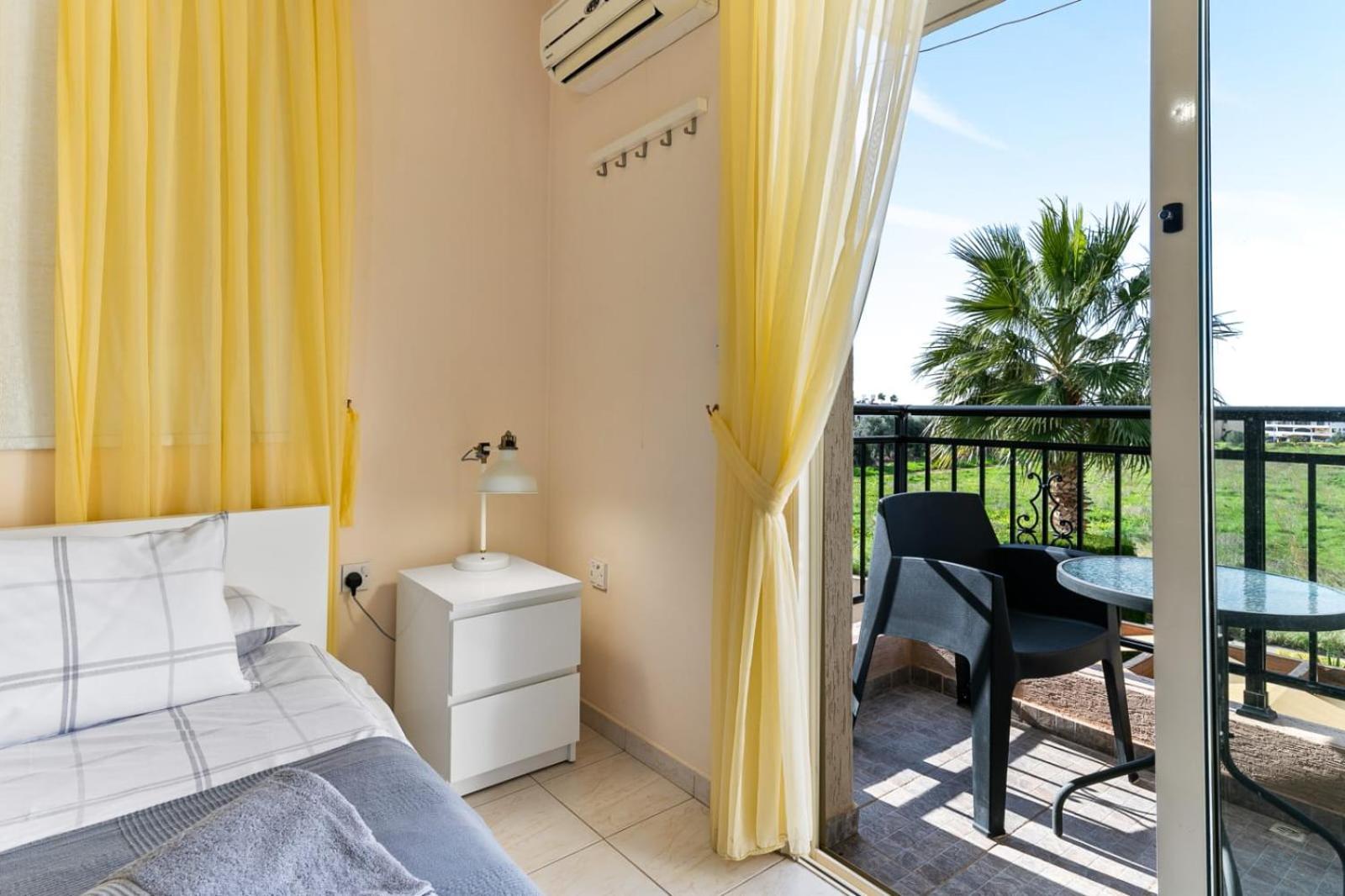 Sunny View - A Stunning Apartment With Private Rooftop Paphos Kültér fotó