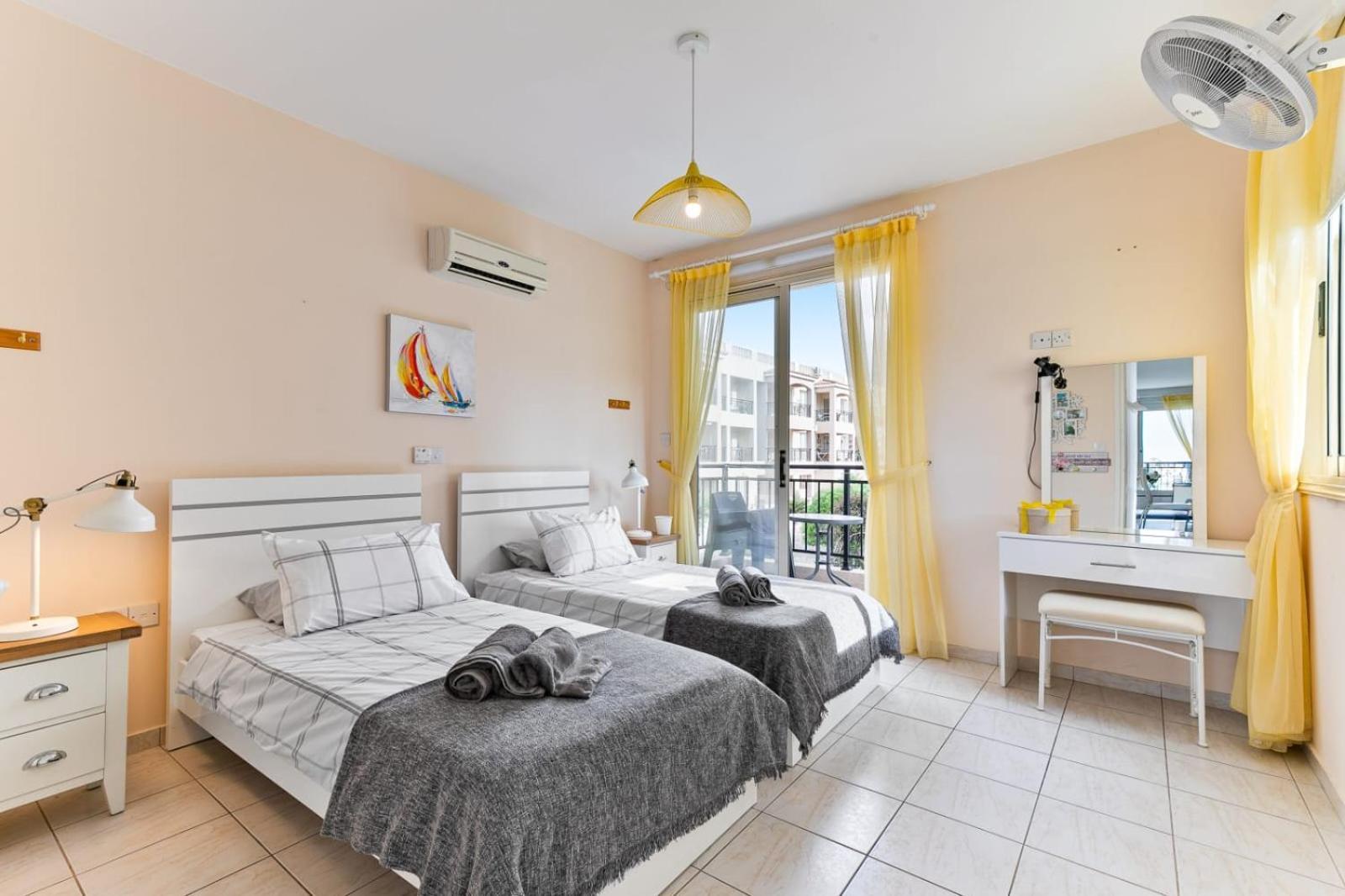 Sunny View - A Stunning Apartment With Private Rooftop Paphos Kültér fotó