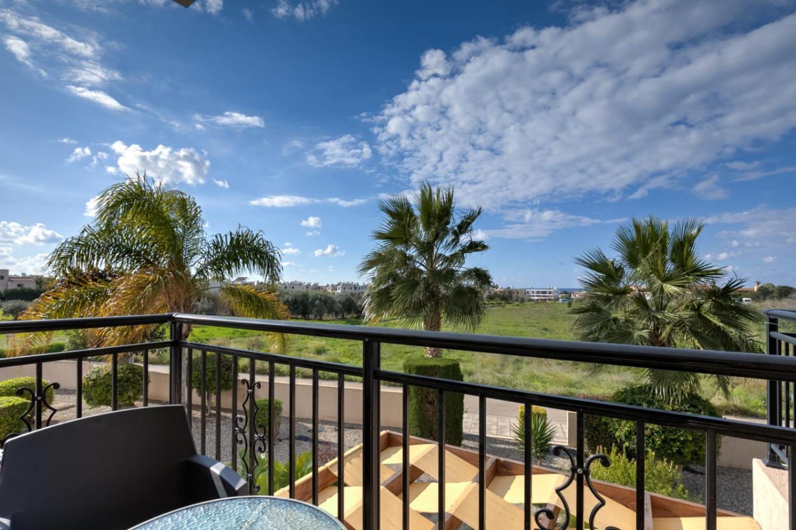 Sunny View - A Stunning Apartment With Private Rooftop Paphos Kültér fotó