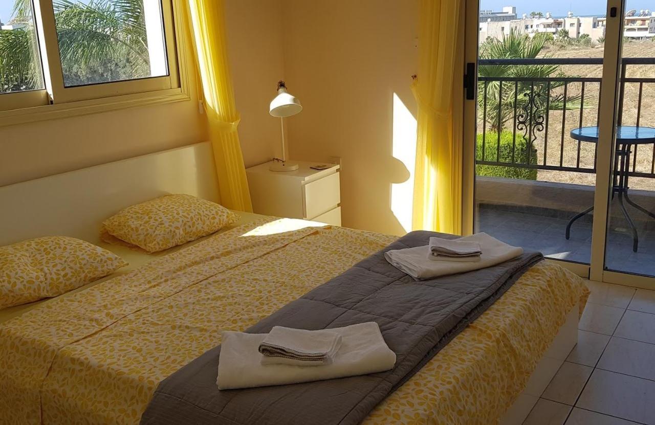 Sunny View - A Stunning Apartment With Private Rooftop Paphos Kültér fotó